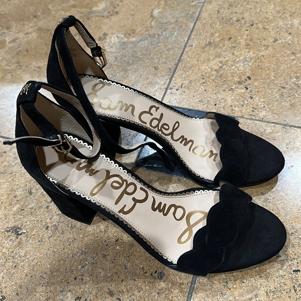 Ann Taylor suede scalloped block heels